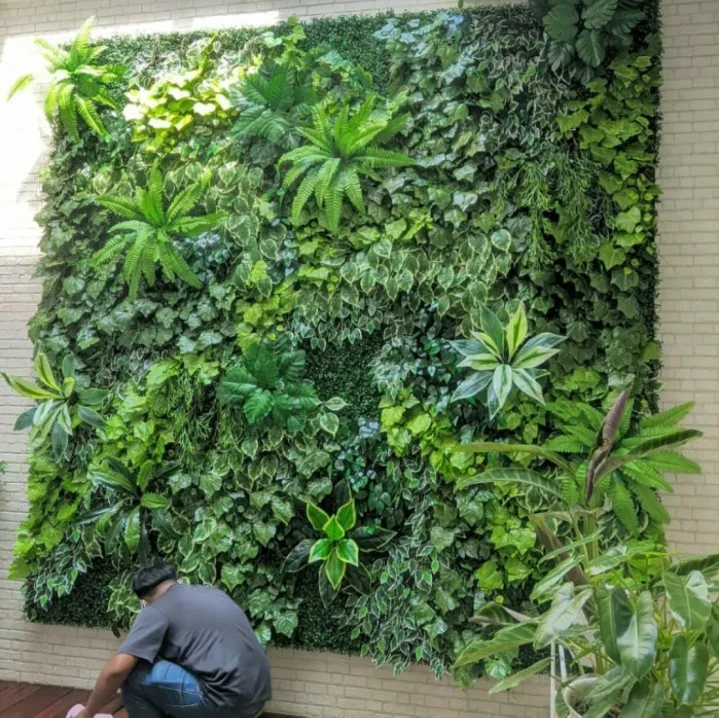 pembuatan vertical garden sintetis